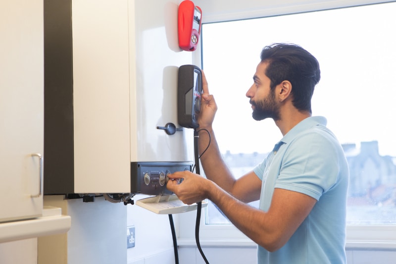 4 Tips for Choosing Furnace Repair or Replacement